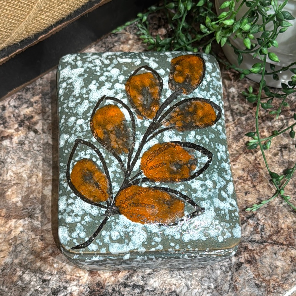 Vintage Raymor pottery trinket box